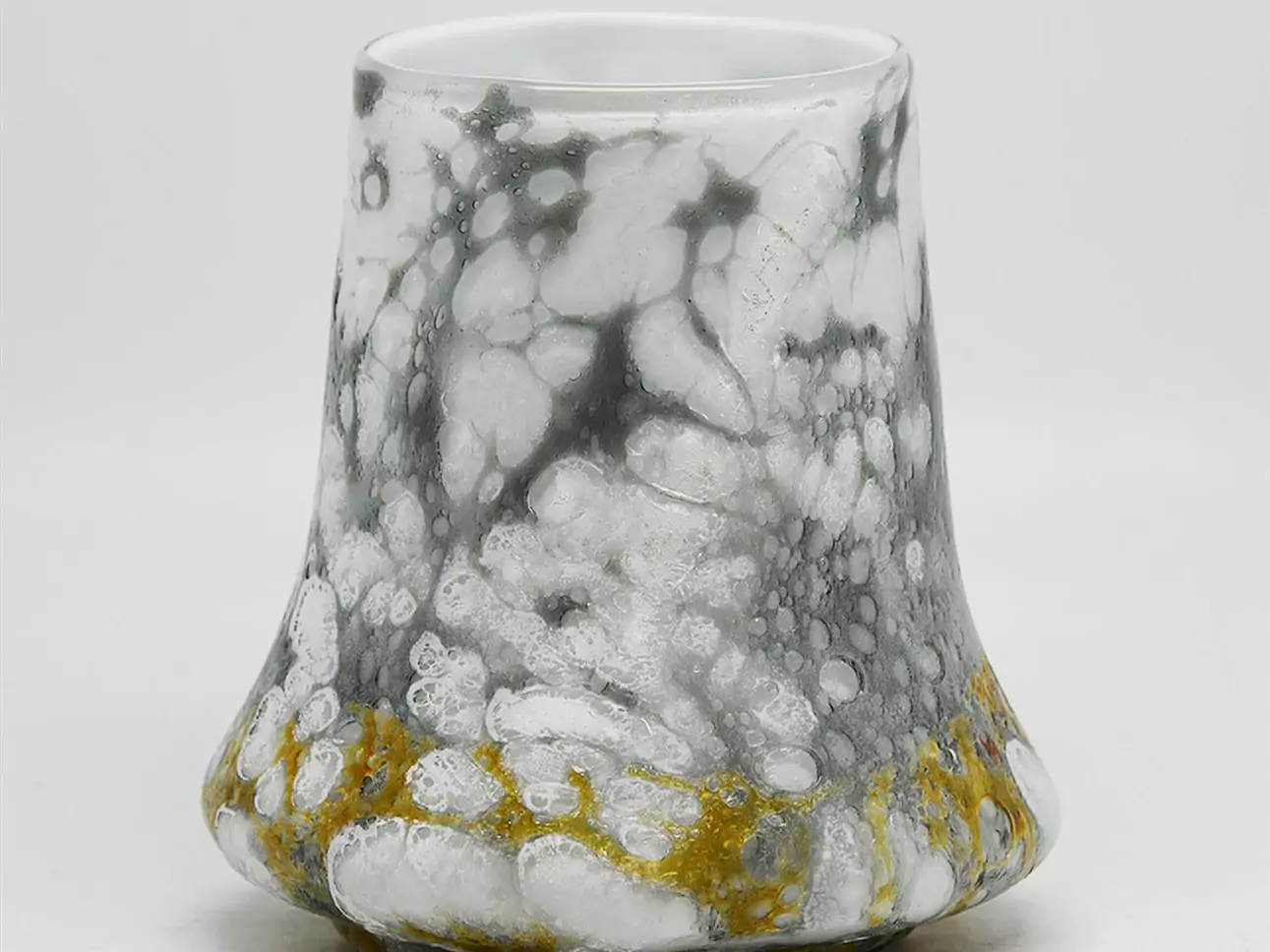Interieur at its Best; Glas- Vasen/Gefässe