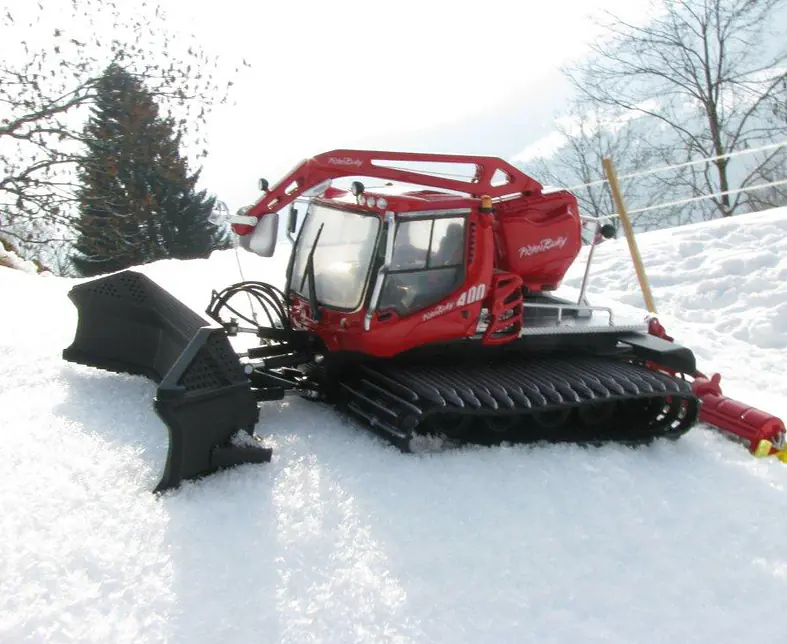 JC 0410 Pistenbully mit Seilwinde Modell.jpg