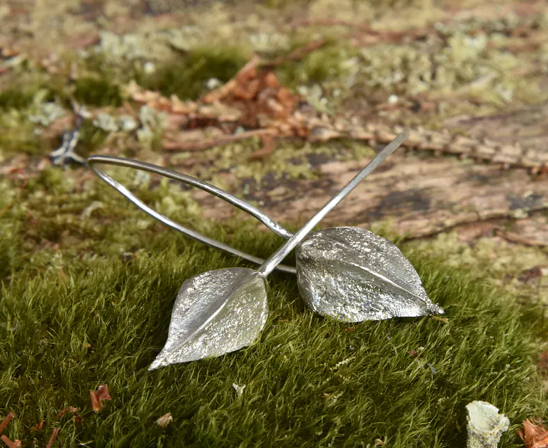 iela-scherrer:schmuck:pflanzen-kollektion:Buchennüssli ohrschmuck.jpg
