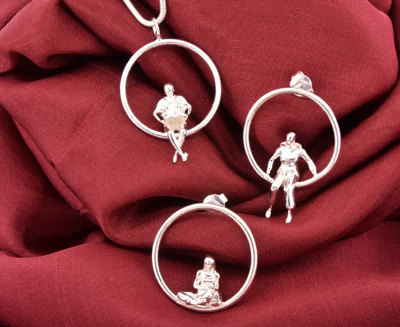 iela-scherrer:schmuck:geniess-das-leben-kollektion:glasse-hudi-buch_rot.jpg