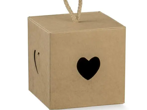Kartonbox mit Herz