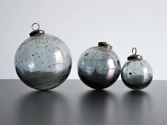 Weihnachtskugel geraucht