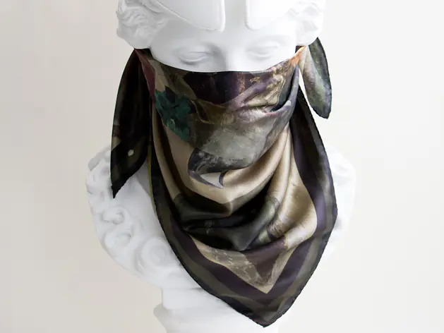 Silk Square Crystal Queens