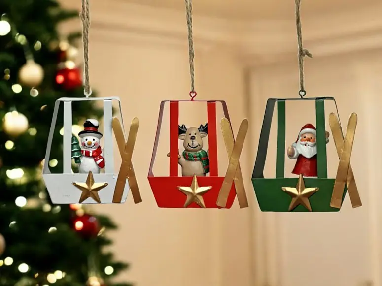 Deko für Weihnachtsbaum und den Tisch