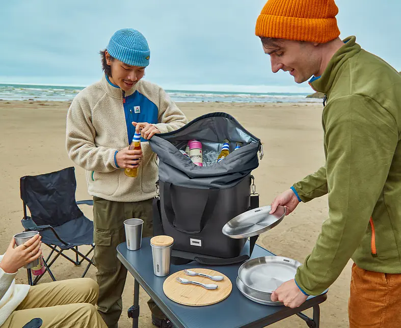 black-blum-insulated-cooler-bag-slate-open-bottle-opener-beach-3-X3.jpg