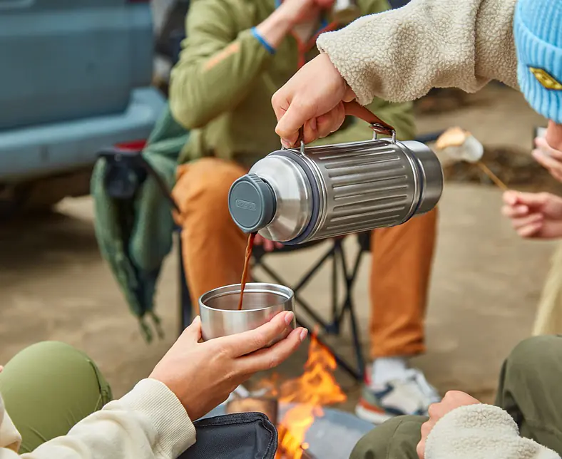 black-blum-explorer-flask-pouring-firepit-beach-X2.jpg