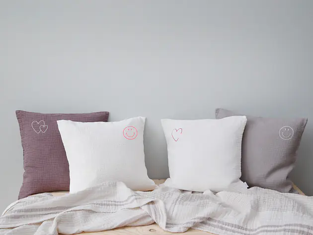 Hilla Musselin Zierkissen mit Stickerei