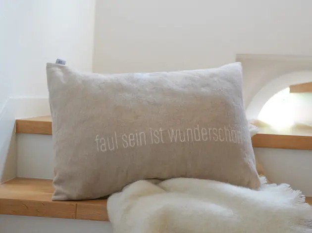 faul sein Zierkissen