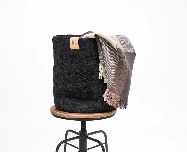 Farbliebe; Janne; Anthrazit; Foto 2.jpg