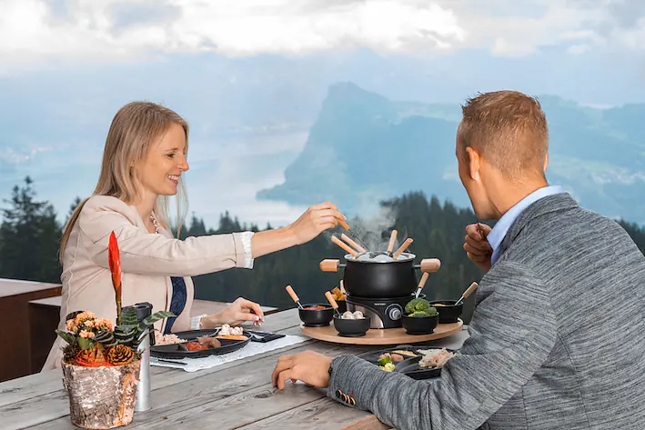 Fondue aux légumes et à la viande