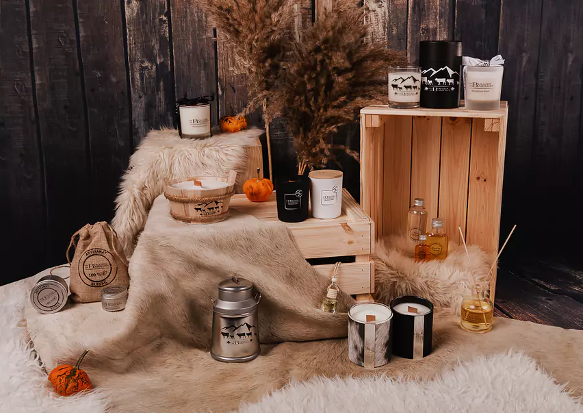 VelvetSquare_©chloewilhem-©coraliepasche_VelvetSquare_©chloewilhem-©coraliepasche_Fall-01.jpg