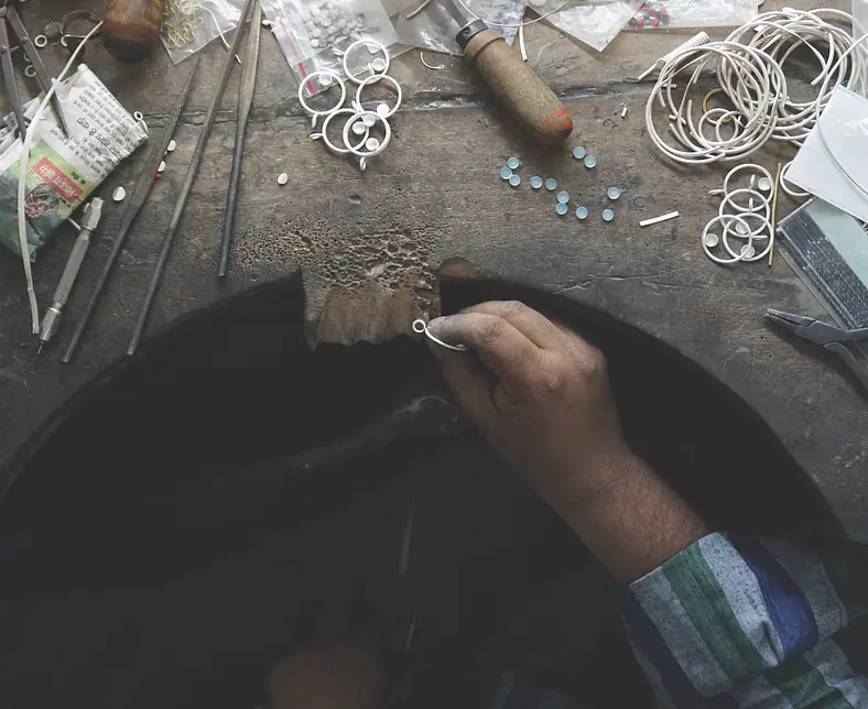 parimal_circle_stone_pendant.jpg