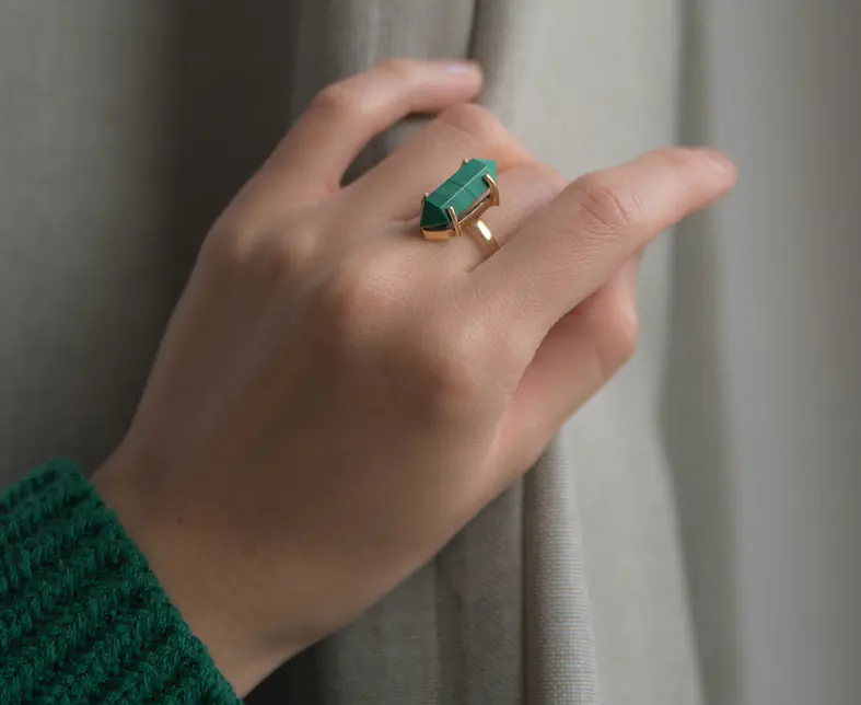 Pencil_ring_brass_malachite_styled_l.jpg