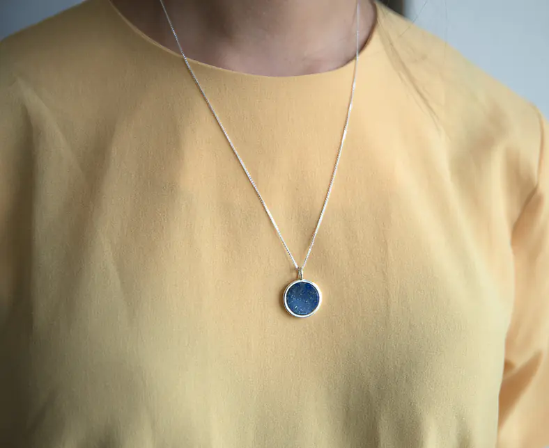 Round_Stone_necklace_silver_styled_s.jpg