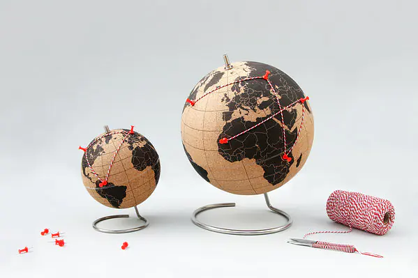 cork-globe-with-pins-2_68080.jpg