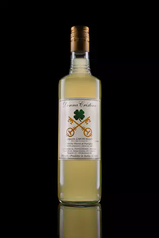 Donna Cristina Liquore Limoncello - Antiche Ricette di Famiglia