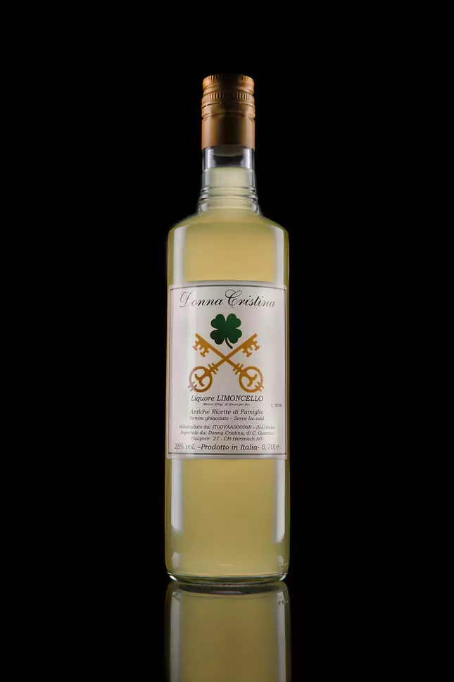 Donna Cristina Liquore Limoncello - Antiche Ricette di Famiglia