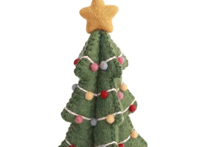 Small Christmas Tree w/Garland
