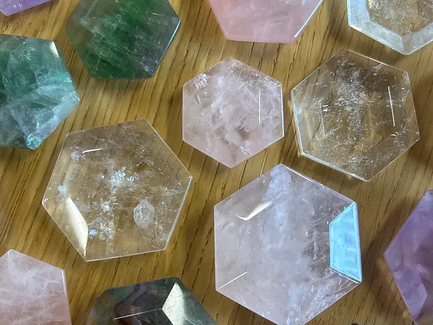 Feenstein Bergkristall, Rosenquarz, Amethyst, Fluorit. Div. Grössen