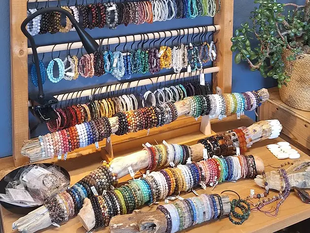 Armband rund und facetiert. Diverse Steine und Grössen.