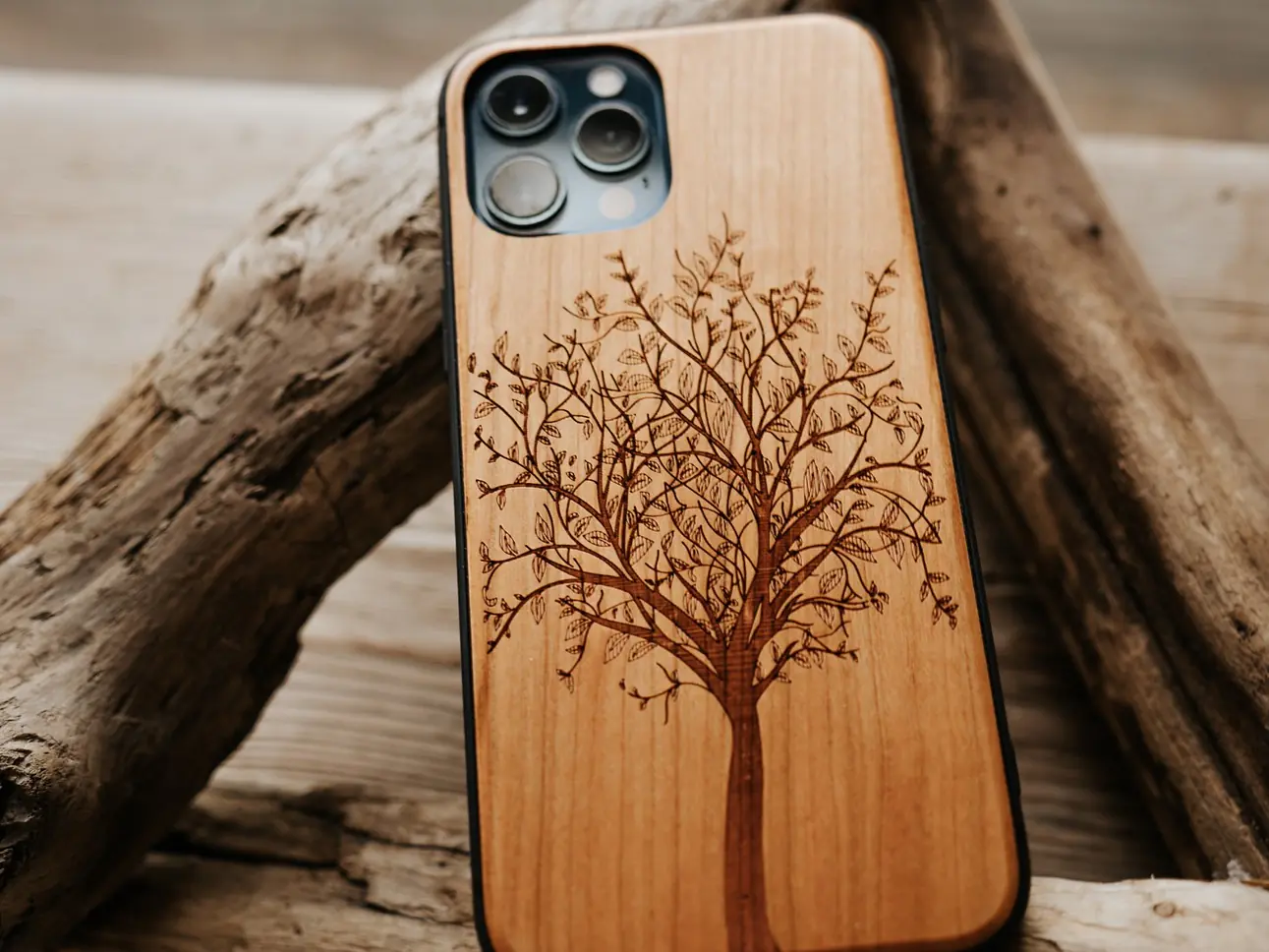 Handyhülle aus Holz 